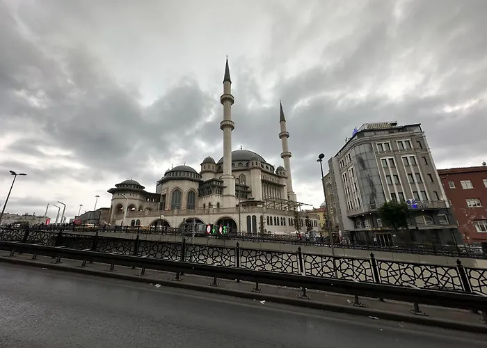 The Square 30 Istambul